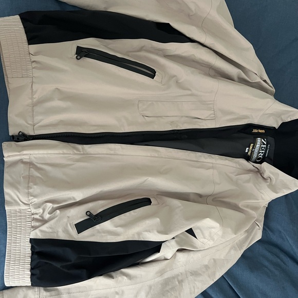 GORE-TEX Men's Beige and Black Jacket - Picture 1 of 3